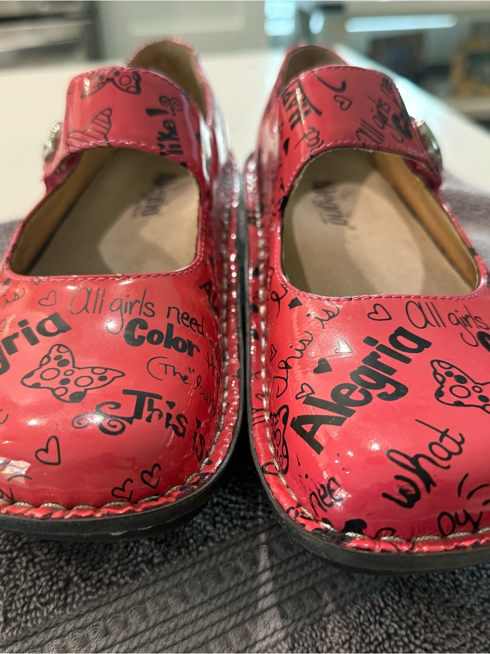 Algeria Pink Heart-Print Mary Jane Shoes - Picture 3 of 6